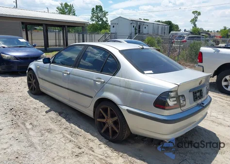 2004 BMW 325Xi z USA, uszkodzony, nr VIN WBAEU33454PR08948
